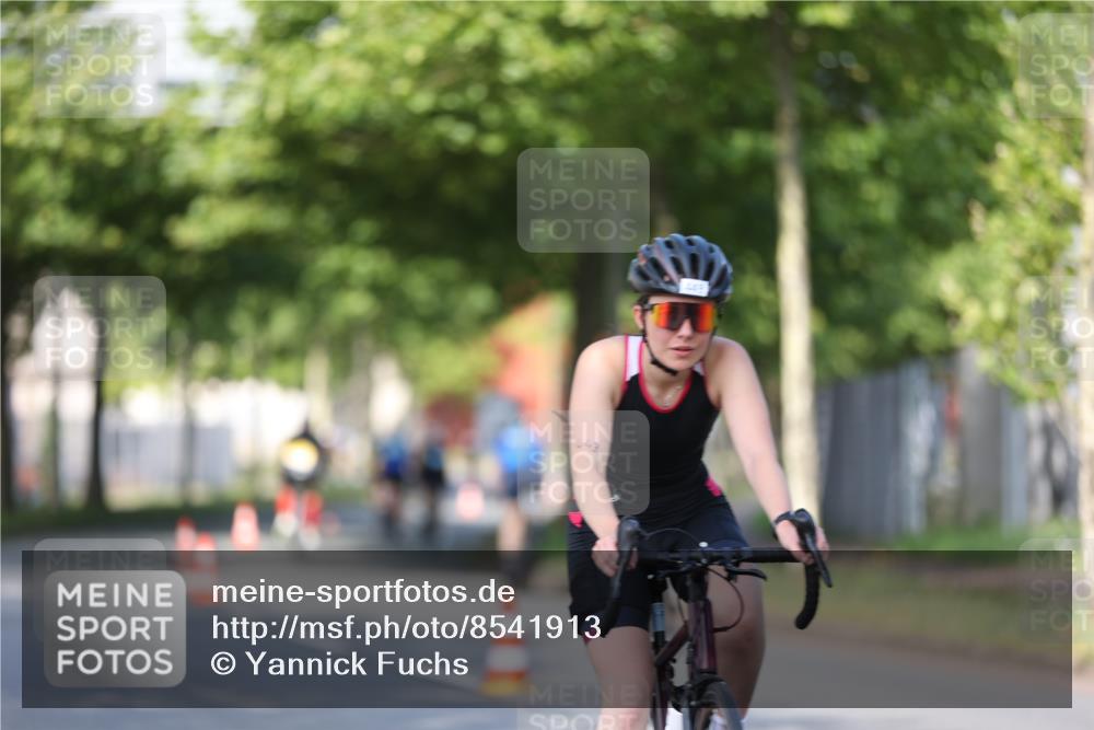10.08.2025 - GEWOBA Citytriathlon Bremen Yannick Fuchs http://msf.ph/oto/8541913 10.08.2025 10:38:49 Radfahren 31, 63, 119, 163, 417, 429, 443, 498, 506, 513 meine-sportfotos.de