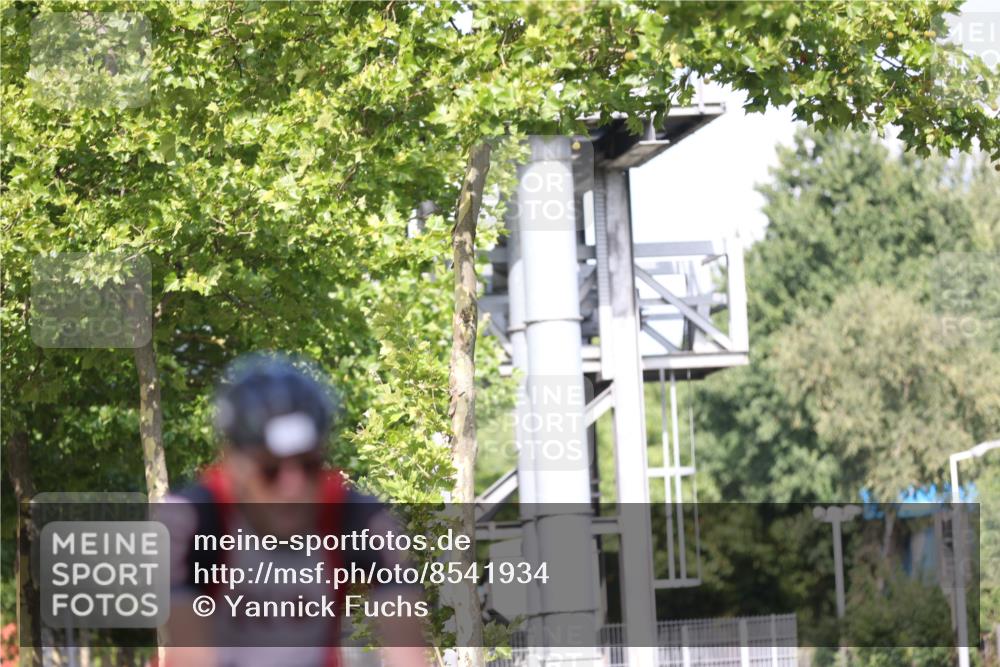 10.08.2025 - GEWOBA Citytriathlon Bremen Yannick Fuchs http://msf.ph/oto/8541934 10.08.2025 10:38:52 Radfahren 31, 63, 113, 119, 417, 429, 443, 498, 499, 506 meine-sportfotos.de