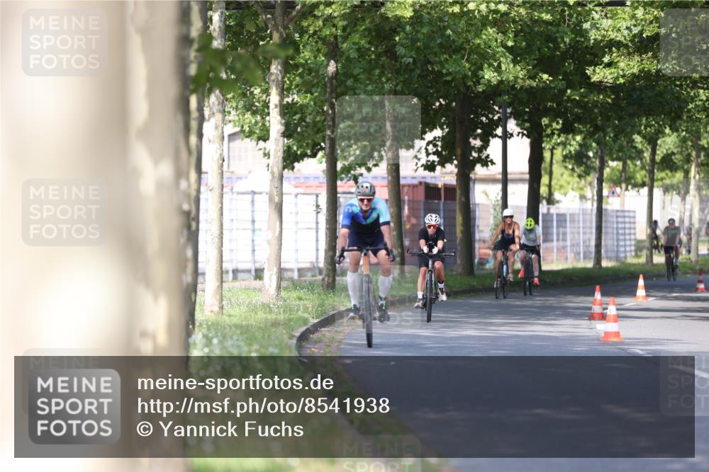10.08.2025 - GEWOBA Citytriathlon Bremen Yannick Fuchs http://msf.ph/oto/8541938 10.08.2025 10:38:59 Radfahren 111, 113, 119, 417, 443, 472, 498, 499, 506 meine-sportfotos.de