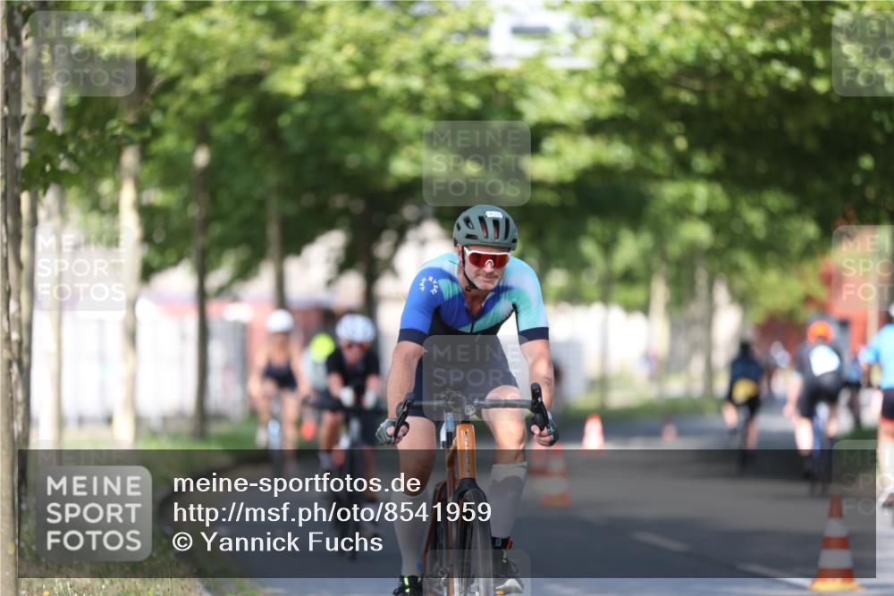 10.08.2025 - GEWOBA Citytriathlon Bremen Yannick Fuchs http://msf.ph/oto/8541959 10.08.2025 10:39:02 Radfahren 111, 113, 119, 417, 472, 498, 499, 506 meine-sportfotos.de