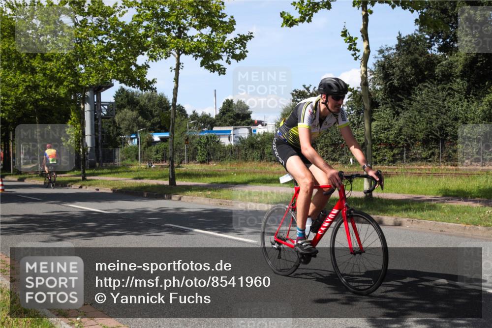 10.08.2025 - GEWOBA Citytriathlon Bremen Yannick Fuchs http://msf.ph/oto/8541960 10.08.2025 14:30:39 Radfahren 8, 12, 33, 107, 178, 328, 341, 345, 347, 356, 381, 399, 409, 416, 461, 492, 504 meine-sportfotos.de