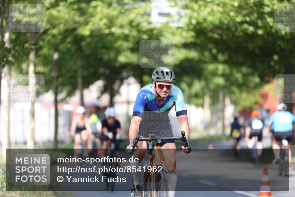 10.08.2025 - GEWOBA Citytriathlon Bremen Yannick Fuchs http://msf.ph/oto/8541962 10.08.2025 10:39:02 Radfahren 111, 113, 119, 417, 472, 498, 499, 506 meine-sportfotos.de