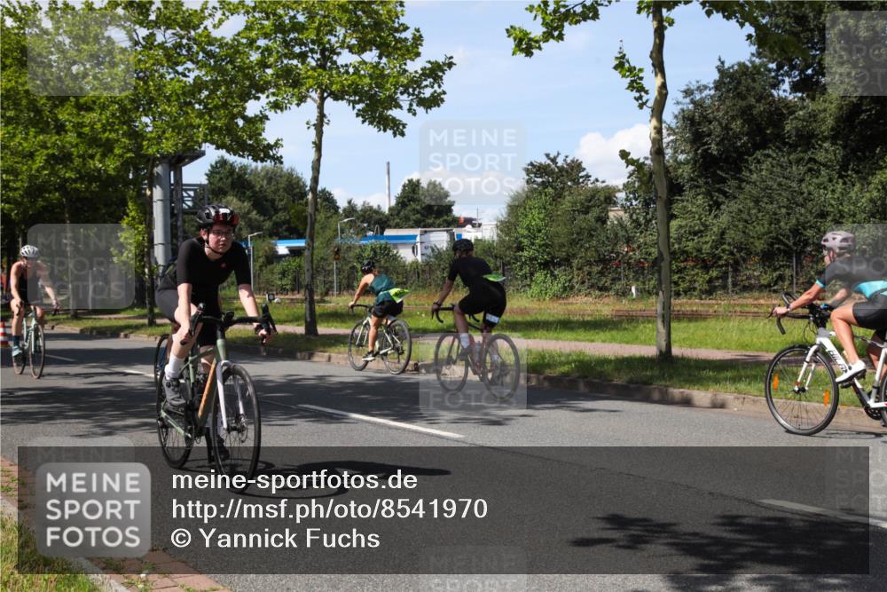 10.08.2025 - GEWOBA Citytriathlon Bremen Yannick Fuchs http://msf.ph/oto/8541970 10.08.2025 14:30:41 Radfahren 8, 12, 107, 178, 328, 341, 345, 347, 356, 381, 399, 409, 416, 461, 504 meine-sportfotos.de