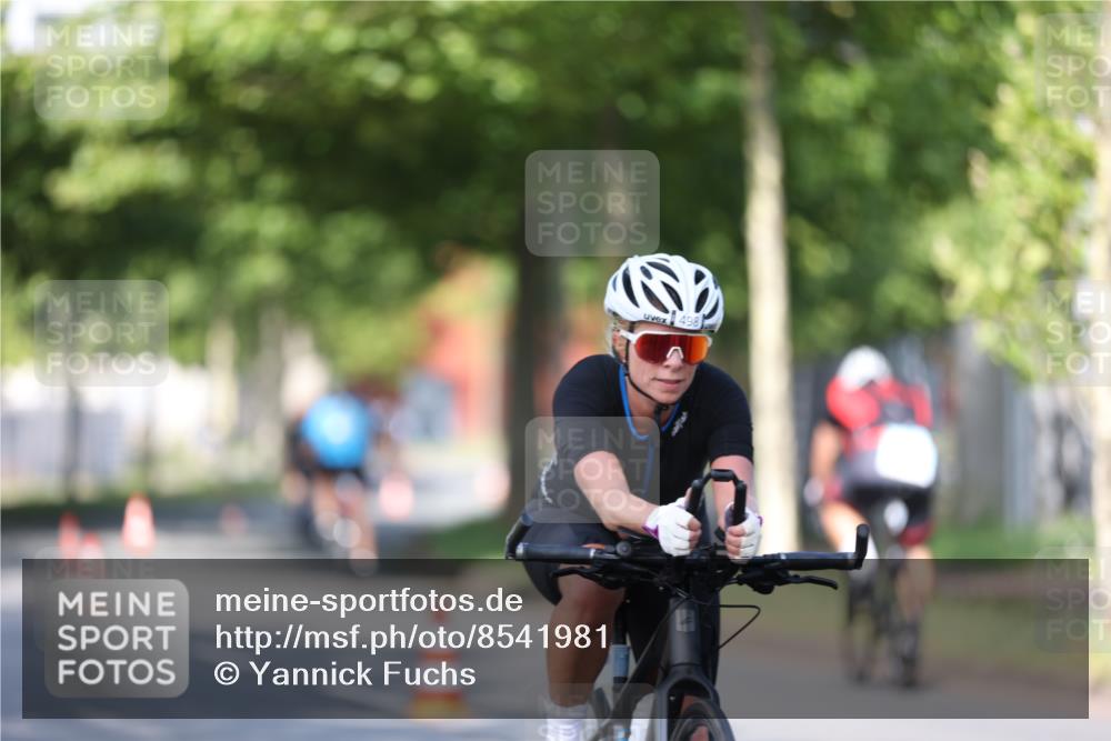 10.08.2025 - GEWOBA Citytriathlon Bremen Yannick Fuchs http://msf.ph/oto/8541981 10.08.2025 10:39:05 Radfahren 35, 111, 113, 165, 215, 417, 472, 498, 499 meine-sportfotos.de