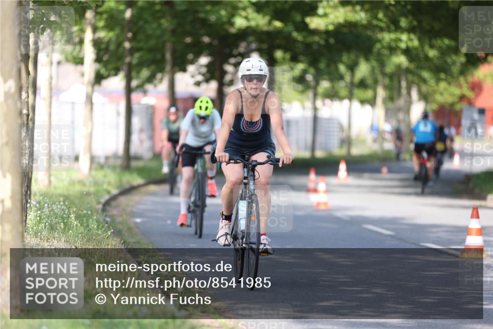 10.08.2025 - GEWOBA Citytriathlon Bremen Yannick Fuchs http://msf.ph/oto/8541985 10.08.2025 10:39:05 Radfahren 35, 111, 113, 165, 215, 417, 472, 498, 499 meine-sportfotos.de