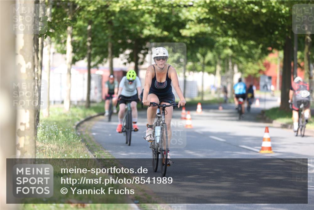 10.08.2025 - GEWOBA Citytriathlon Bremen Yannick Fuchs http://msf.ph/oto/8541989 10.08.2025 10:39:05 Radfahren 35, 111, 113, 165, 215, 417, 472, 498, 499 meine-sportfotos.de
