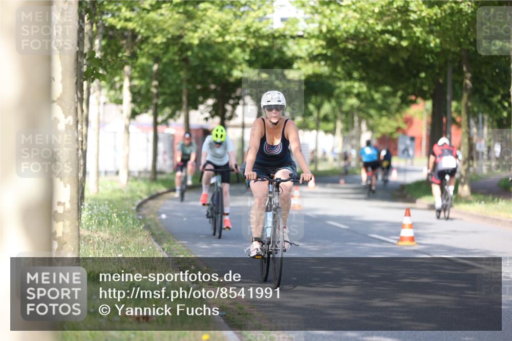 10.08.2025 - GEWOBA Citytriathlon Bremen Yannick Fuchs http://msf.ph/oto/8541991 10.08.2025 10:39:06 Radfahren 35, 111, 113, 165, 215, 417, 472, 498, 499 meine-sportfotos.de