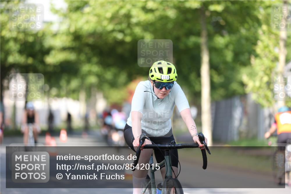 10.08.2025 - GEWOBA Citytriathlon Bremen Yannick Fuchs http://msf.ph/oto/8542015 10.08.2025 10:39:08 Radfahren 35, 107, 111, 113, 165, 215, 417, 472, 498, 499 meine-sportfotos.de