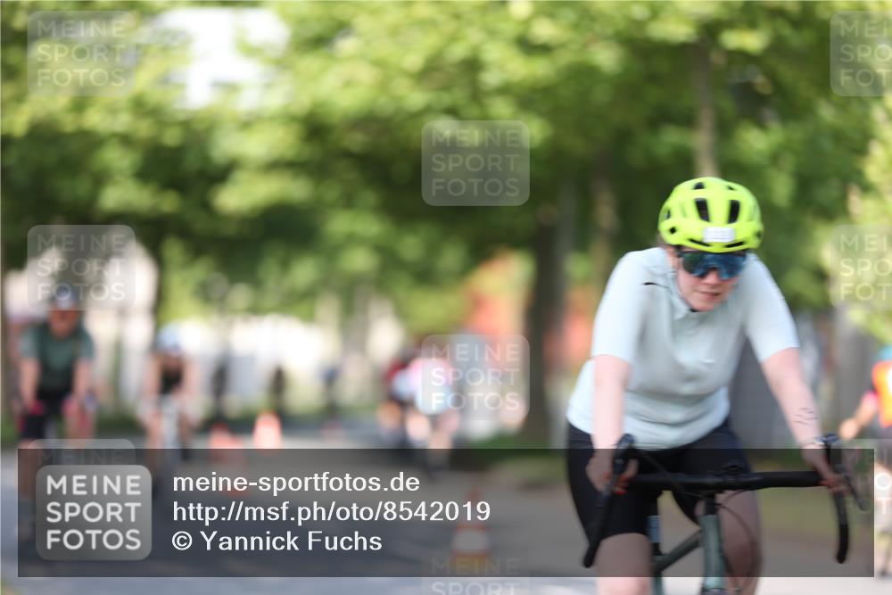 10.08.2025 - GEWOBA Citytriathlon Bremen Yannick Fuchs http://msf.ph/oto/8542019 10.08.2025 10:39:08 Radfahren 35, 107, 111, 113, 165, 215, 417, 472, 498, 499 meine-sportfotos.de