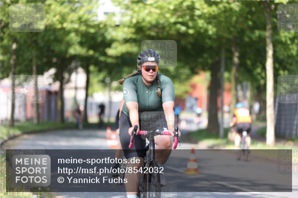 10.08.2025 - GEWOBA Citytriathlon Bremen Yannick Fuchs http://msf.ph/oto/8542032 10.08.2025 10:39:10 Radfahren 35, 107, 111, 113, 165, 215, 417, 472, 481, 498, 499 meine-sportfotos.de