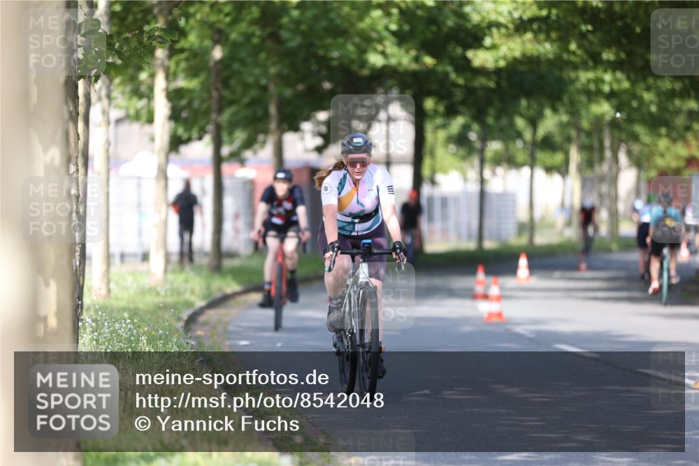 10.08.2025 - GEWOBA Citytriathlon Bremen Yannick Fuchs http://msf.ph/oto/8542048 10.08.2025 10:39:45 Radfahren 59, 77, 87, 95, 143, 185, 193, 201, 209, 221, 374, 435, 436, 453, 496 meine-sportfotos.de