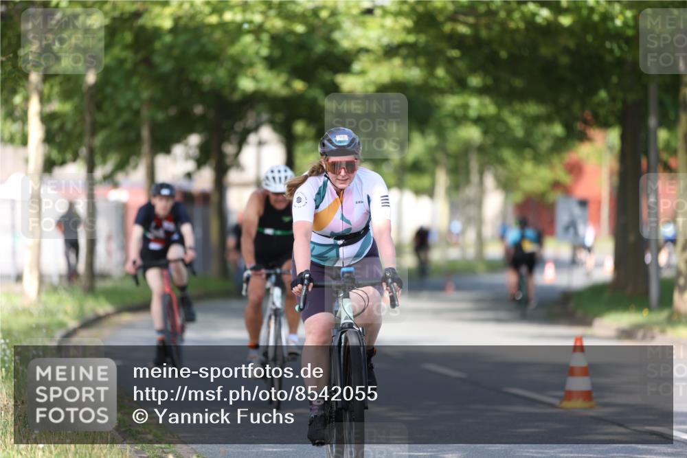 10.08.2025 - GEWOBA Citytriathlon Bremen Yannick Fuchs http://msf.ph/oto/8542055 10.08.2025 10:39:46 Radfahren 59, 77, 87, 95, 143, 185, 193, 201, 209, 221, 374, 435, 436, 453, 496 meine-sportfotos.de