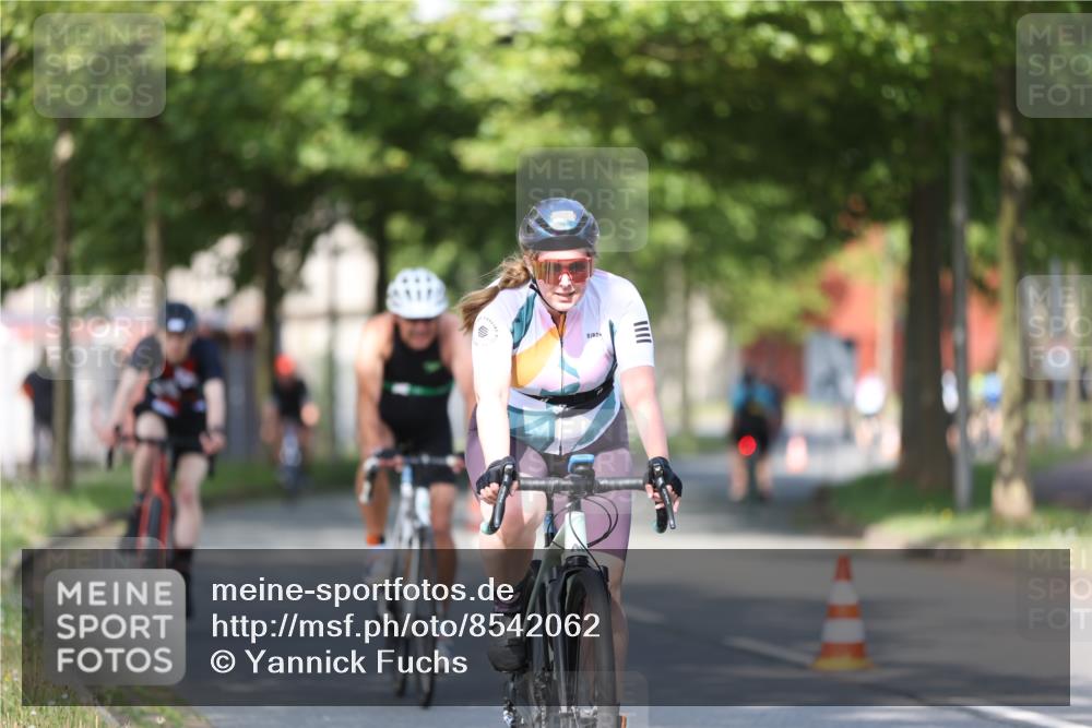 10.08.2025 - GEWOBA Citytriathlon Bremen Yannick Fuchs http://msf.ph/oto/8542062 10.08.2025 10:39:46 Radfahren 59, 77, 87, 95, 143, 185, 193, 201, 209, 221, 374, 435, 436, 453, 496 meine-sportfotos.de