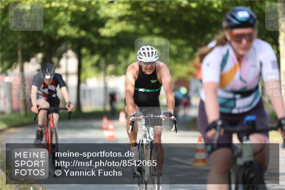 10.08.2025 - GEWOBA Citytriathlon Bremen Yannick Fuchs http://msf.ph/oto/8542065 10.08.2025 10:39:47 Radfahren 55, 57, 59, 77, 87, 95, 143, 185, 193, 201, 209, 221, 374, 398, 435, 436, 496 meine-sportfotos.de