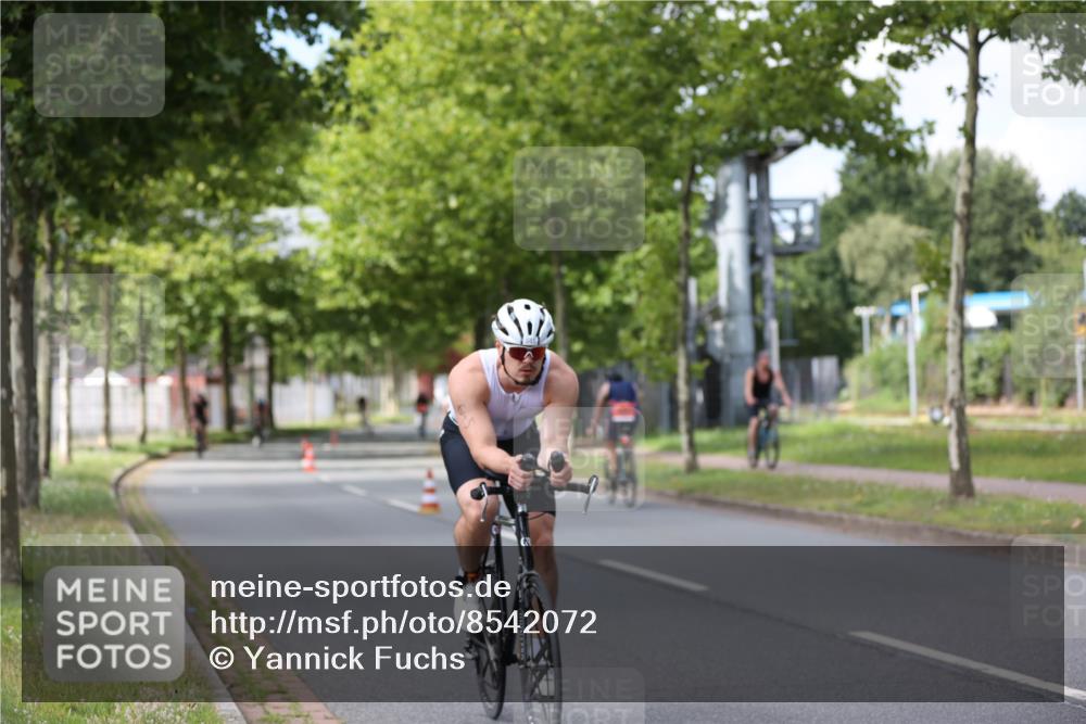 10.08.2025 - GEWOBA Citytriathlon Bremen Yannick Fuchs http://msf.ph/oto/8542072 10.08.2025 12:47:22 Radfahren 573, 640, 645, 654, 659, 675, 732, 733, 751, 753, 769, 792, 875, 960, 981, 1013 meine-sportfotos.de