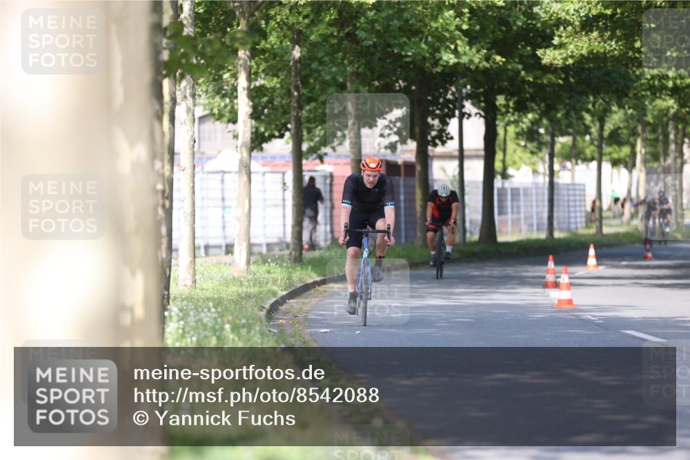 10.08.2025 - GEWOBA Citytriathlon Bremen Yannick Fuchs http://msf.ph/oto/8542088 10.08.2025 10:39:50 Radfahren 55, 57, 59, 77, 87, 143, 193, 201, 209, 221, 374, 398, 496 meine-sportfotos.de