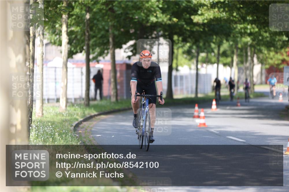 10.08.2025 - GEWOBA Citytriathlon Bremen Yannick Fuchs http://msf.ph/oto/8542100 10.08.2025 10:39:51 Radfahren 55, 57, 59, 77, 87, 143, 193, 201, 209, 221, 398, 496 meine-sportfotos.de