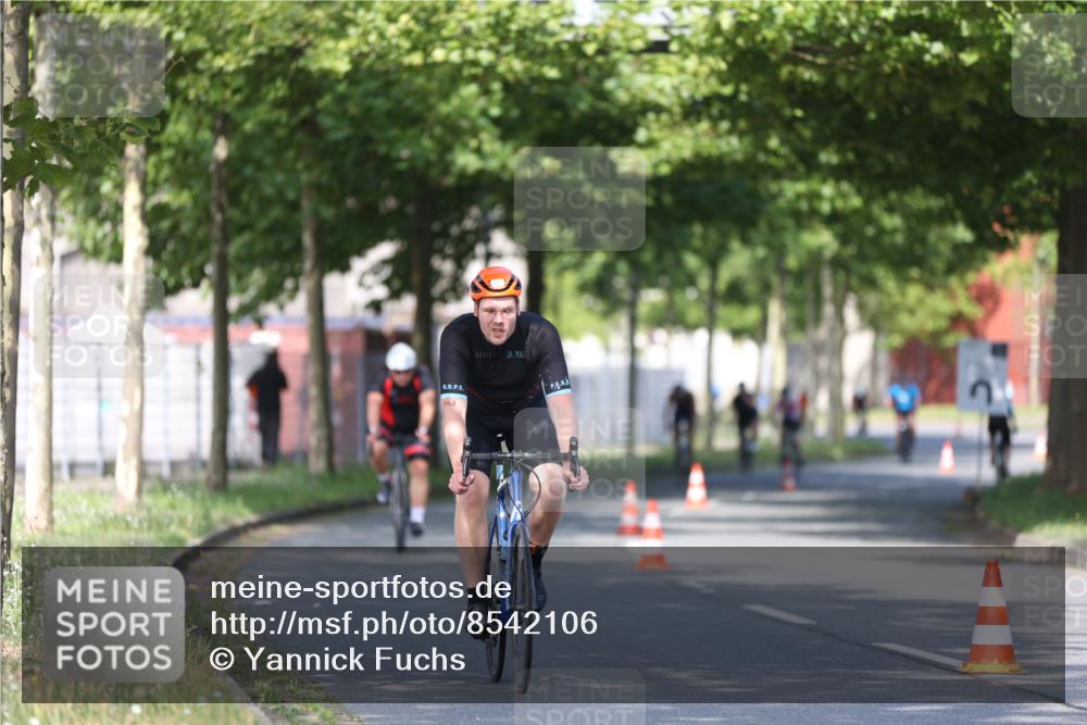 10.08.2025 - GEWOBA Citytriathlon Bremen Yannick Fuchs http://msf.ph/oto/8542106 10.08.2025 10:39:51 Radfahren 55, 57, 59, 77, 87, 143, 193, 201, 209, 221, 398, 496 meine-sportfotos.de
