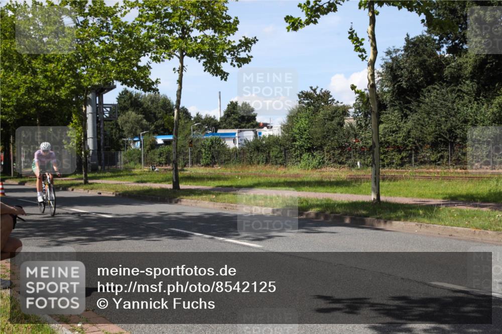 10.08.2025 - GEWOBA Citytriathlon Bremen Yannick Fuchs http://msf.ph/oto/8542125 10.08.2025 14:30:59 Radfahren 175, 335, 368, 385, 416, 504, 510 meine-sportfotos.de