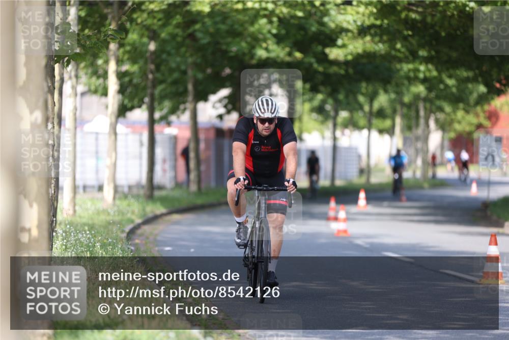 10.08.2025 - GEWOBA Citytriathlon Bremen Yannick Fuchs http://msf.ph/oto/8542126 10.08.2025 10:39:54 Radfahren 55, 57, 77, 79, 91, 143, 193, 201, 209, 398, 496 meine-sportfotos.de