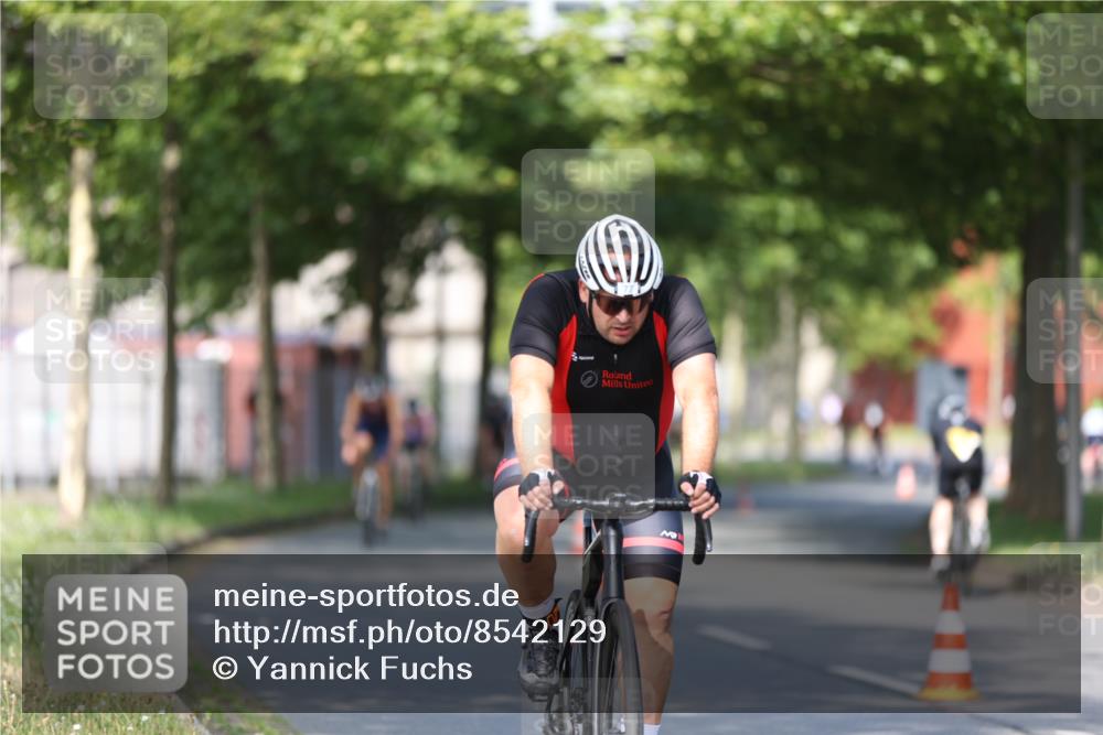 10.08.2025 - GEWOBA Citytriathlon Bremen Yannick Fuchs http://msf.ph/oto/8542129 10.08.2025 10:39:54 Radfahren 55, 57, 77, 79, 91, 143, 193, 201, 209, 398, 496 meine-sportfotos.de