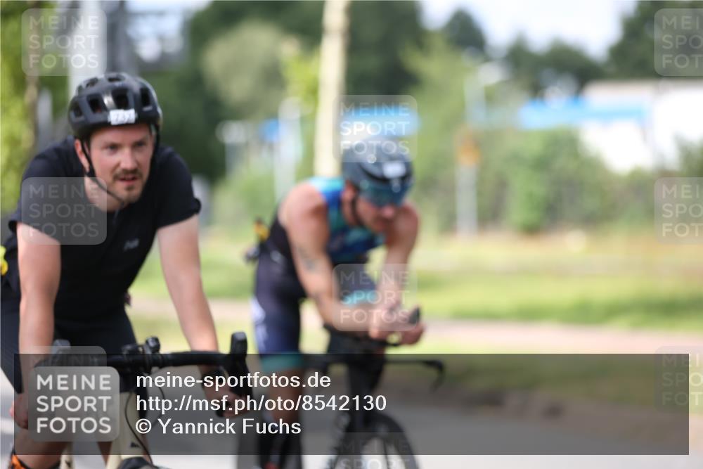 10.08.2025 - GEWOBA Citytriathlon Bremen Yannick Fuchs http://msf.ph/oto/8542130 10.08.2025 12:47:27 Radfahren 573, 645, 654, 675, 732, 751, 753, 792, 981, 1013 meine-sportfotos.de