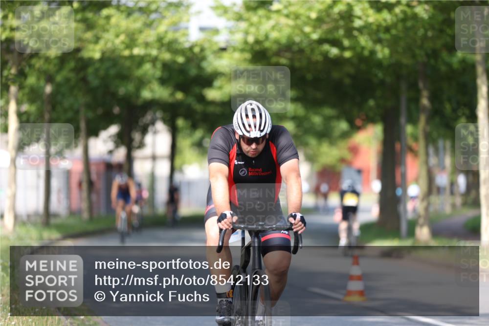 10.08.2025 - GEWOBA Citytriathlon Bremen Yannick Fuchs http://msf.ph/oto/8542133 10.08.2025 10:39:54 Radfahren 55, 57, 77, 79, 91, 143, 193, 201, 209, 398, 496 meine-sportfotos.de