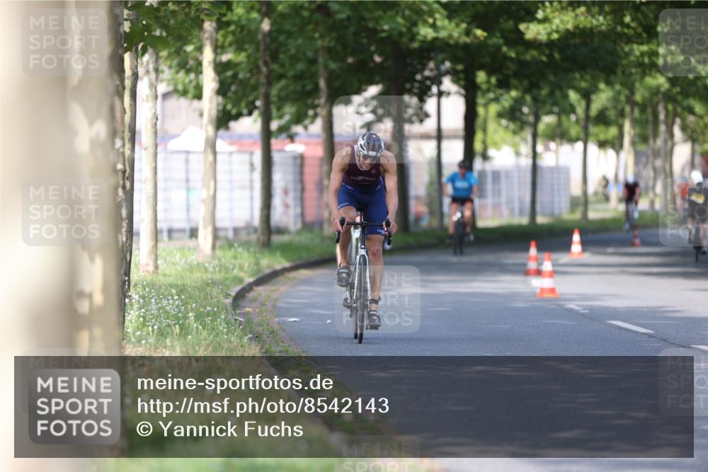 10.08.2025 - GEWOBA Citytriathlon Bremen Yannick Fuchs http://msf.ph/oto/8542143 10.08.2025 10:39:57 Radfahren 55, 57, 77, 79, 91, 143, 193, 227, 398, 496 meine-sportfotos.de