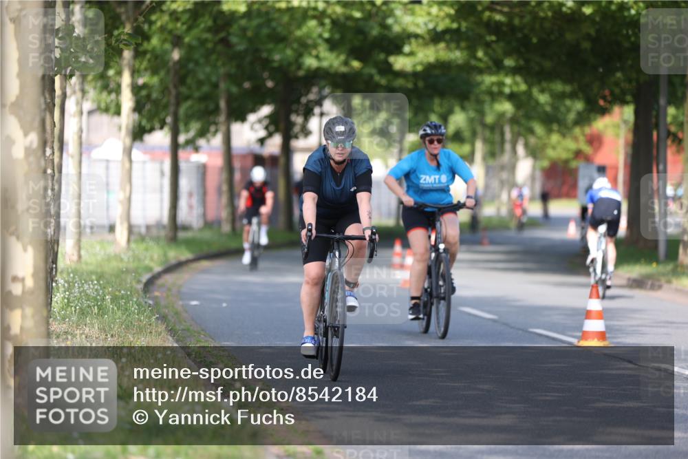 10.08.2025 - GEWOBA Citytriathlon Bremen Yannick Fuchs http://msf.ph/oto/8542184 10.08.2025 10:40:03 Radfahren 55, 57, 61, 77, 79, 91, 143, 197, 227, 398, 496 meine-sportfotos.de