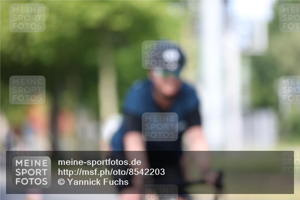 10.08.2025 - GEWOBA Citytriathlon Bremen Yannick Fuchs http://msf.ph/oto/8542203 10.08.2025 10:40:05 Radfahren 55, 57, 61, 77, 79, 91, 135, 197, 227, 398, 496 meine-sportfotos.de