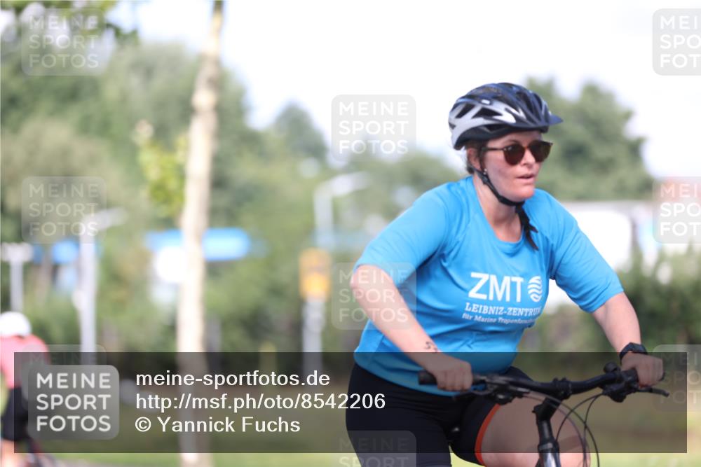 10.08.2025 - GEWOBA Citytriathlon Bremen Yannick Fuchs http://msf.ph/oto/8542206 10.08.2025 10:40:05 Radfahren 55, 57, 61, 77, 79, 91, 135, 197, 227, 398, 496 meine-sportfotos.de
