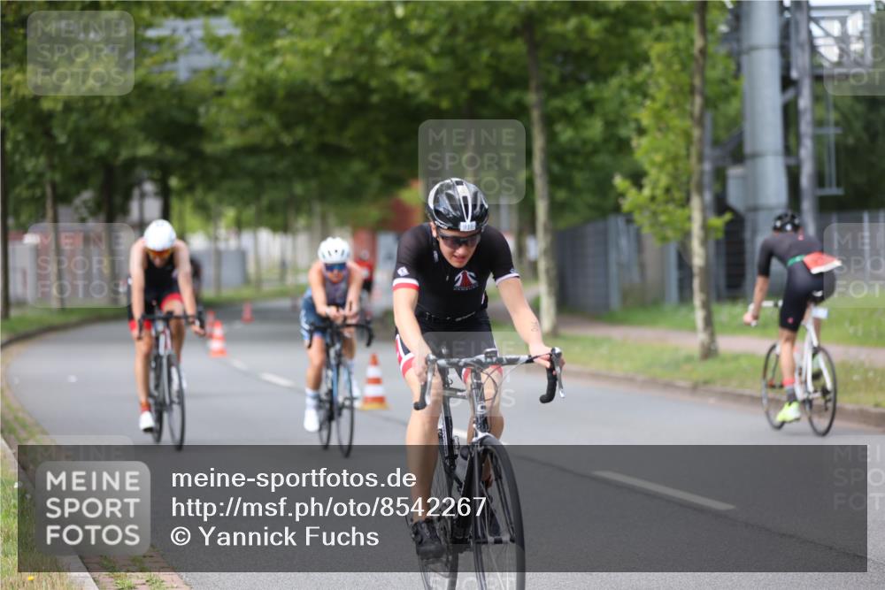 10.08.2025 - GEWOBA Citytriathlon Bremen Yannick Fuchs http://msf.ph/oto/8542267 10.08.2025 12:47:48 Radfahren 566, 587, 590, 679, 745, 801, 884, 916, 941, 943, 951 meine-sportfotos.de