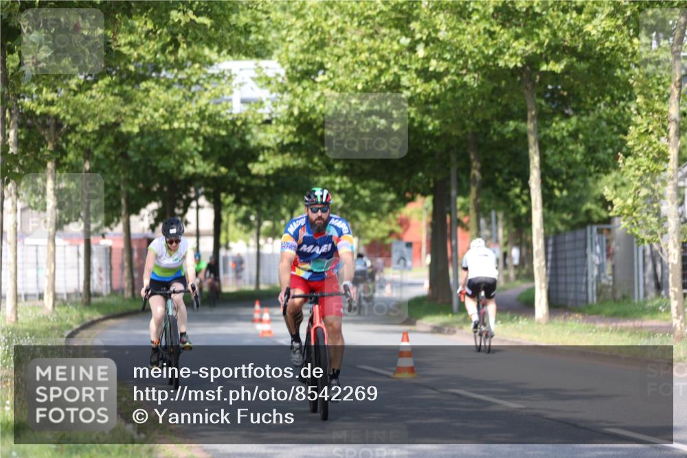10.08.2025 - GEWOBA Citytriathlon Bremen Yannick Fuchs http://msf.ph/oto/8542269 10.08.2025 10:40:13 Radfahren 1, 11, 47, 61, 79, 91, 135, 197, 227 meine-sportfotos.de