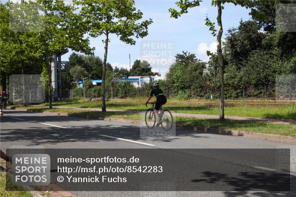 10.08.2025 - GEWOBA Citytriathlon Bremen Yannick Fuchs http://msf.ph/oto/8542283 10.08.2025 14:31:30 Radfahren 97, 187, 271, 291, 324, 379, 407, 419, 434, 439, 469, 470, 475, 485, 509, 523 meine-sportfotos.de