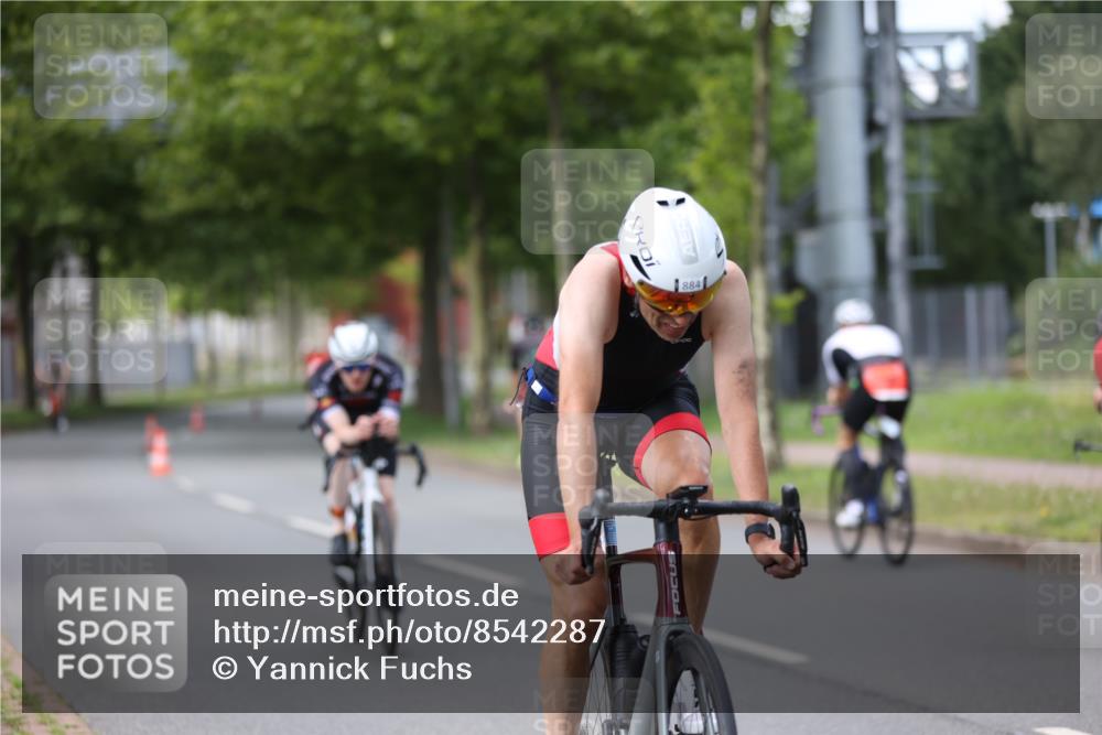 10.08.2025 - GEWOBA Citytriathlon Bremen Yannick Fuchs http://msf.ph/oto/8542287 10.08.2025 12:47:49 Radfahren 566, 587, 590, 679, 745, 767, 801, 884, 916, 941, 943, 951 meine-sportfotos.de