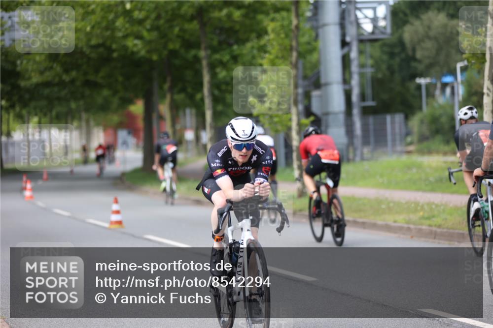 10.08.2025 - GEWOBA Citytriathlon Bremen Yannick Fuchs http://msf.ph/oto/8542294 10.08.2025 12:47:49 Radfahren 566, 587, 590, 679, 745, 767, 801, 884, 916, 941, 943, 951 meine-sportfotos.de