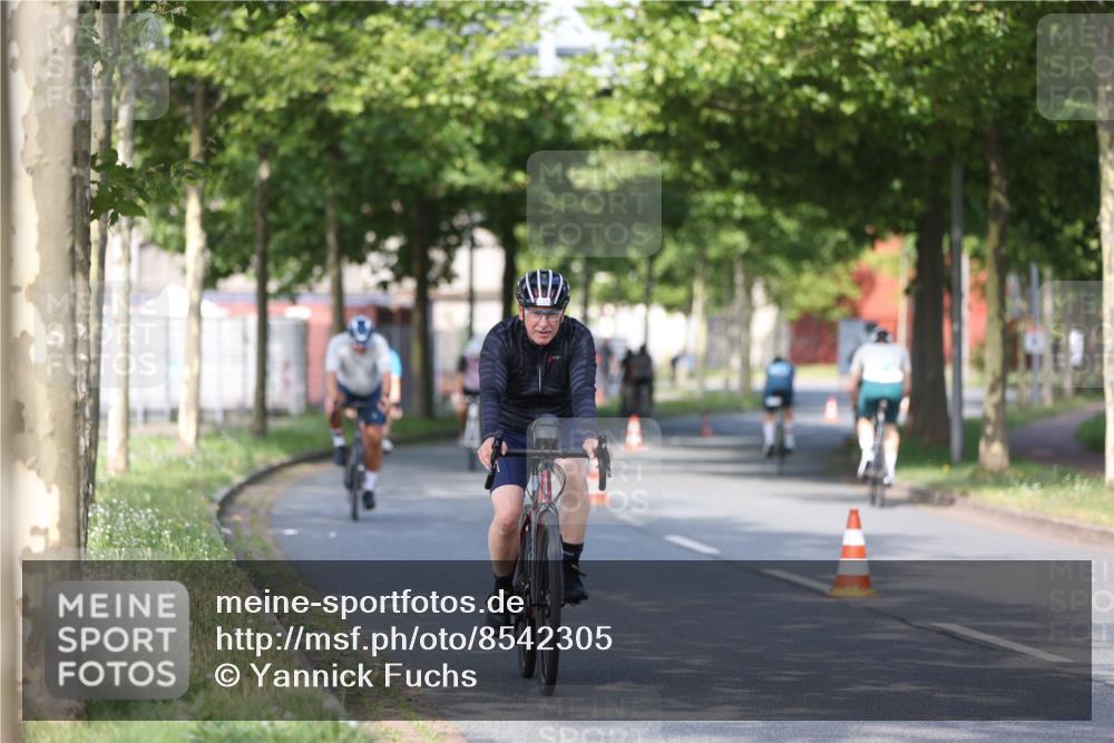 10.08.2025 - GEWOBA Citytriathlon Bremen Yannick Fuchs http://msf.ph/oto/8542305 10.08.2025 10:40:21 Radfahren 1, 11, 39, 47, 61, 65, 125, 135, 197, 227, 229 meine-sportfotos.de