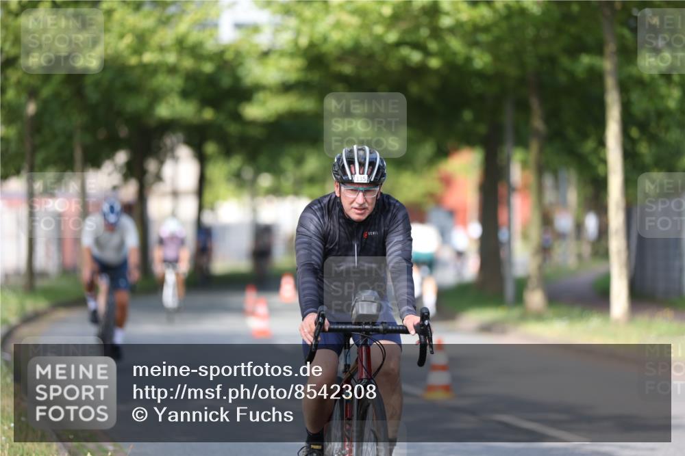 10.08.2025 - GEWOBA Citytriathlon Bremen Yannick Fuchs http://msf.ph/oto/8542308 10.08.2025 10:40:22 Radfahren 1, 11, 39, 47, 61, 65, 125, 135, 197, 229 meine-sportfotos.de
