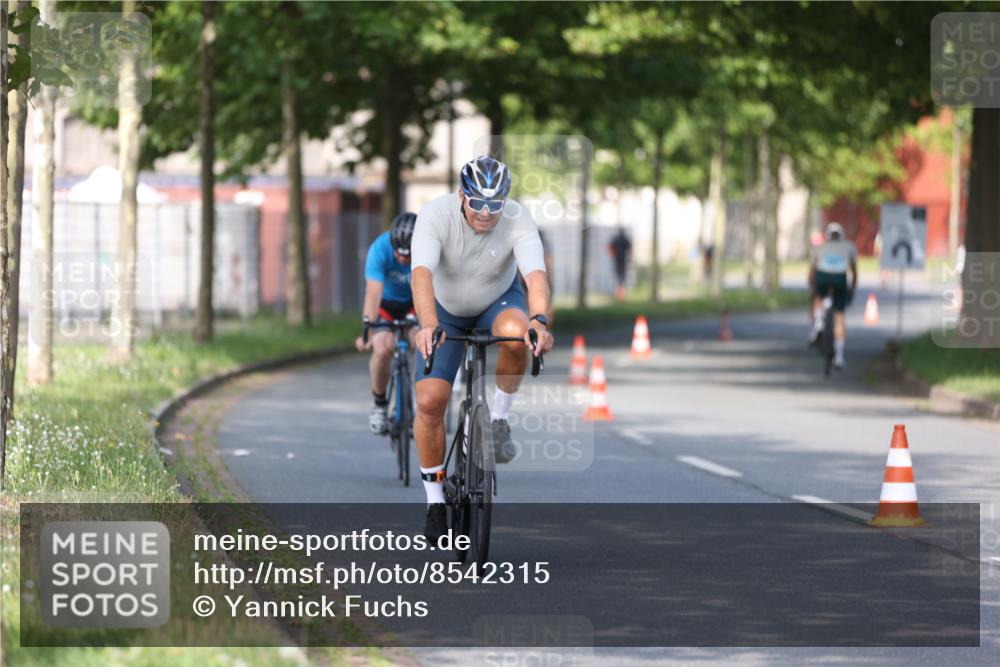 10.08.2025 - GEWOBA Citytriathlon Bremen Yannick Fuchs http://msf.ph/oto/8542315 10.08.2025 10:40:23 Radfahren 1, 11, 39, 47, 61, 65, 125, 135, 197, 229 meine-sportfotos.de