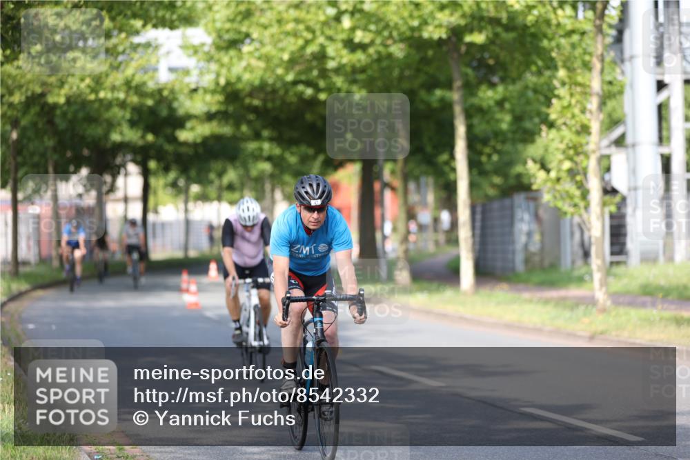 10.08.2025 - GEWOBA Citytriathlon Bremen Yannick Fuchs http://msf.ph/oto/8542332 10.08.2025 10:40:25 Radfahren 1, 11, 39, 47, 65, 125, 135, 197, 229 meine-sportfotos.de