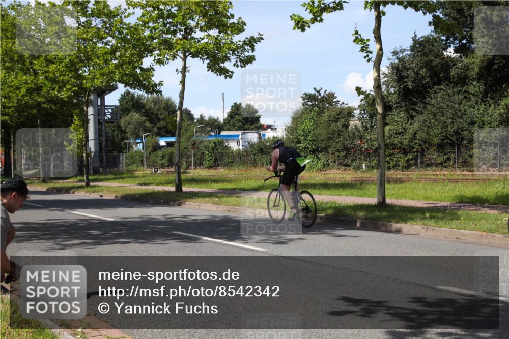 10.08.2025 - GEWOBA Citytriathlon Bremen Yannick Fuchs http://msf.ph/oto/8542342 10.08.2025 14:31:56 Radfahren 411, 459, 496, 520 meine-sportfotos.de