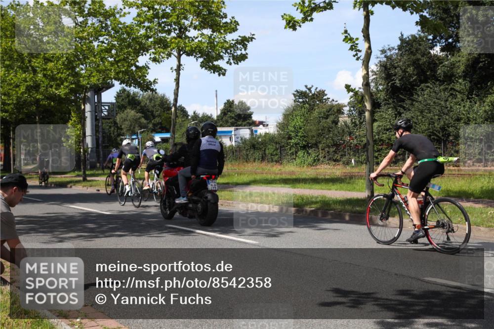 10.08.2025 - GEWOBA Citytriathlon Bremen Yannick Fuchs http://msf.ph/oto/8542358 10.08.2025 14:31:58 Radfahren 104, 359, 376, 411, 496 meine-sportfotos.de