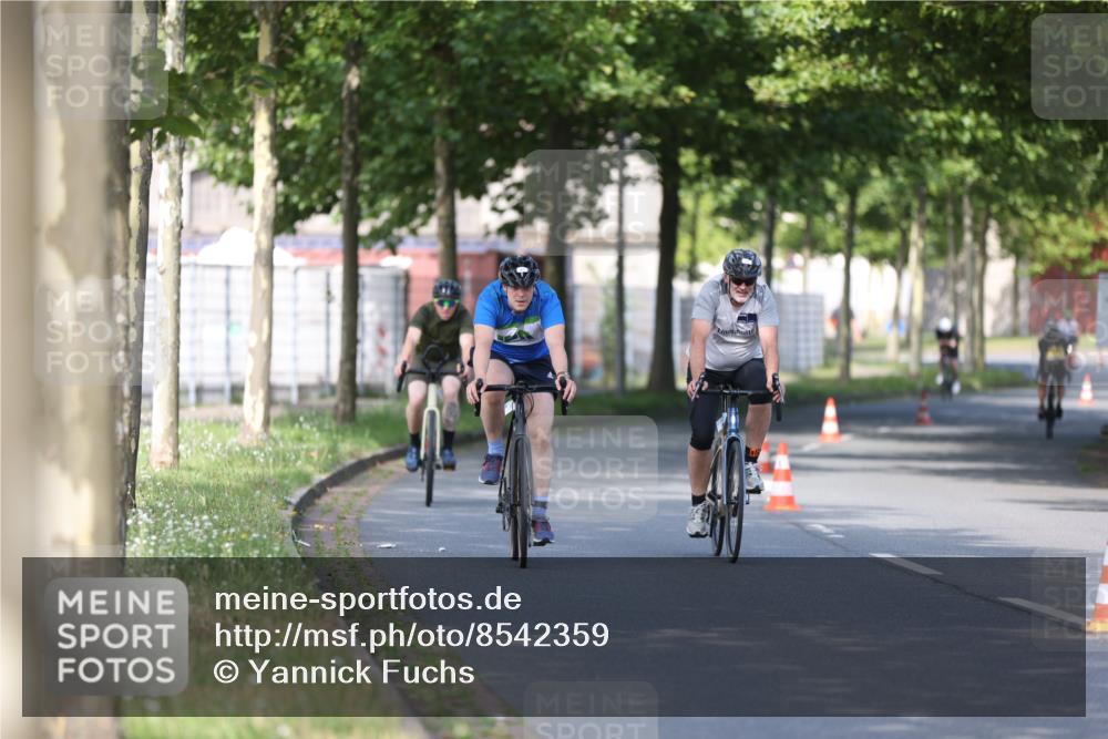 10.08.2025 - GEWOBA Citytriathlon Bremen Yannick Fuchs http://msf.ph/oto/8542359 10.08.2025 10:40:28 Radfahren 1, 11, 23, 39, 47, 65, 125, 135, 229, 368 meine-sportfotos.de