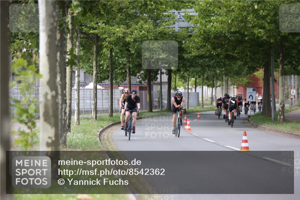 10.08.2025 - GEWOBA Citytriathlon Bremen Yannick Fuchs http://msf.ph/oto/8542362 10.08.2025 12:47:59 Radfahren 566, 587, 590, 656, 679, 767, 884, 916, 927, 941, 943, 951 meine-sportfotos.de