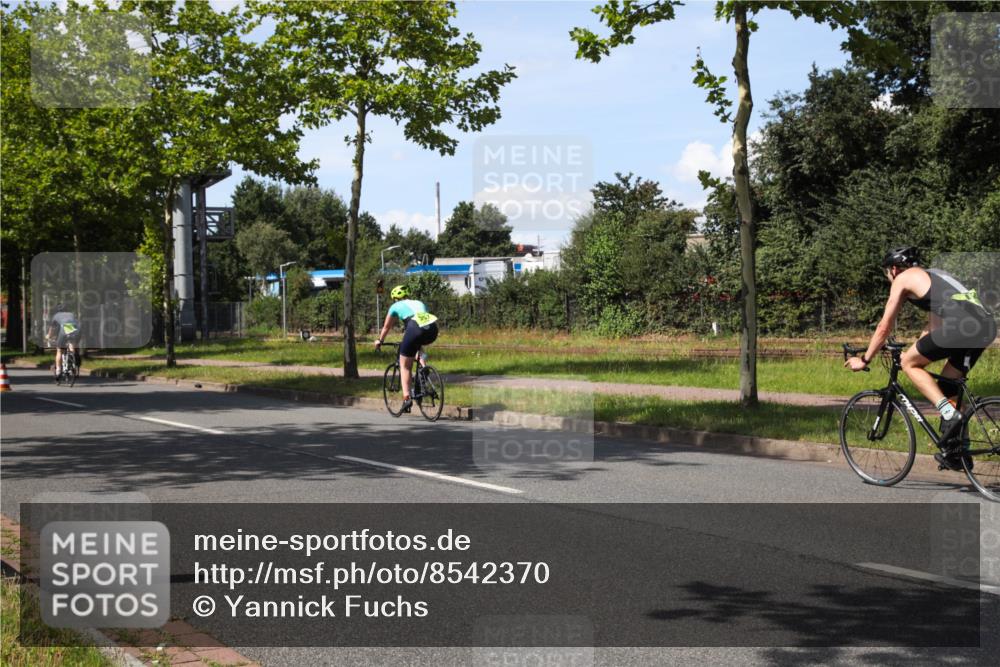 10.08.2025 - GEWOBA Citytriathlon Bremen Yannick Fuchs http://msf.ph/oto/8542370 10.08.2025 14:32:02 Radfahren 104, 344, 359, 376, 411, 496, 508 meine-sportfotos.de