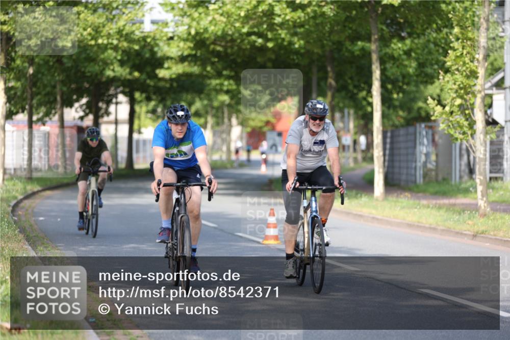 10.08.2025 - GEWOBA Citytriathlon Bremen Yannick Fuchs http://msf.ph/oto/8542371 10.08.2025 10:40:30 Radfahren 1, 11, 23, 39, 47, 65, 125, 229, 368, 505 meine-sportfotos.de