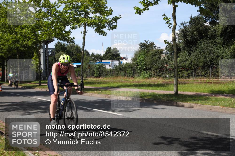 10.08.2025 - GEWOBA Citytriathlon Bremen Yannick Fuchs http://msf.ph/oto/8542372 10.08.2025 14:32:05 Radfahren 104, 113, 344, 359, 362, 366, 376, 411, 433, 496, 508 meine-sportfotos.de