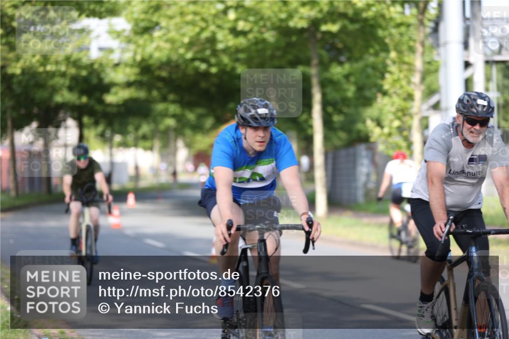 10.08.2025 - GEWOBA Citytriathlon Bremen Yannick Fuchs http://msf.ph/oto/8542376 10.08.2025 10:40:30 Radfahren 1, 11, 23, 39, 47, 65, 125, 229, 368, 505 meine-sportfotos.de