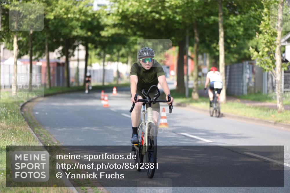 10.08.2025 - GEWOBA Citytriathlon Bremen Yannick Fuchs http://msf.ph/oto/8542381 10.08.2025 10:40:31 Radfahren 1, 11, 23, 39, 47, 65, 125, 229, 368, 505 meine-sportfotos.de