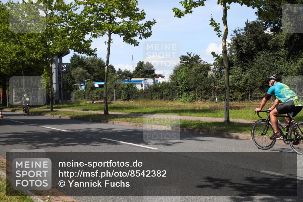 10.08.2025 - GEWOBA Citytriathlon Bremen Yannick Fuchs http://msf.ph/oto/8542382 10.08.2025 14:32:11 Radfahren 104, 105, 113, 344, 355, 359, 362, 366, 370, 376, 411, 433, 463, 489, 496, 508 meine-sportfotos.de